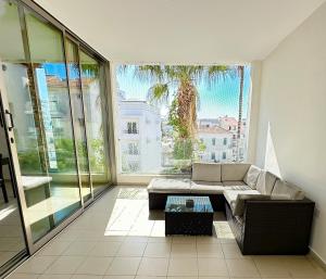 Billede fra billedgalleriet på Modern City Center Apt with Pool i Larnaka + 7 billeder