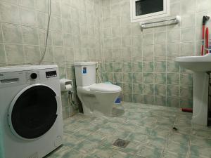 Ένα μπάνιο στο Khalifa A studio Room 13-6