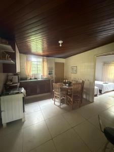 a kitchen and dining room with a table and chairs at Casa de campo em São Roque in São Roque +97 photos