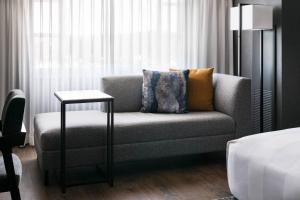 Posezení v ubytování Monterey Marriott