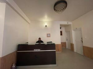 Vestíbul o recepció de Hotel Cedar View Jibhi