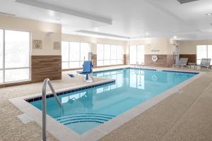 Bazén v ubytování TownePlace Suites Cincinnati Fairfield nebo v jeho okolí