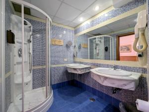 Koupelna v ubytování Hotel Philia