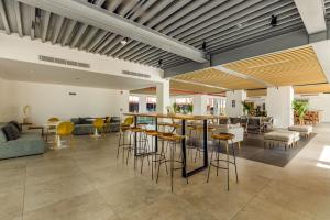 Χώρος καθιστικού στο Hh-3Bs612 - Amazing Beach Condo Oceanfront In Aruba!