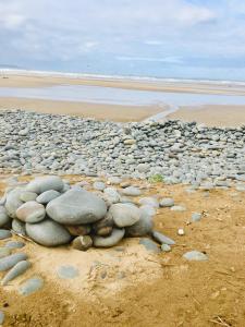 Galeriebild der Unterkunft Beautiful bideford bay holiday vans 8 berth 3 bedrooms in Bucks Mills