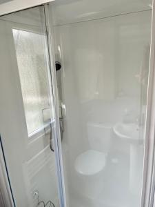 Galeriebild der Unterkunft Beautiful bideford bay holiday vans 8 berth 3 bedrooms in Bucks Mills