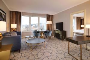 TV a/nebo společenská místnost v ubytování Sheraton Grand Warsaw