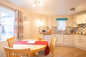Η κουζίνα ή μικρή κουζίνα στο Lake District Family Getaway