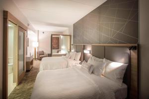 Postel nebo postele na pokoji v ubytování Springhill Suites By Marriott Athens Downtown/University Area