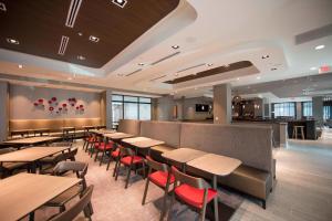 Restaurace v ubytování Springhill Suites By Marriott Athens Downtown/University Area