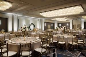 Restaurace v ubytování Sheraton Cerritos + 37 fotografií