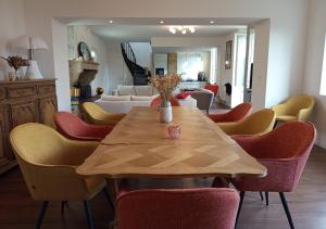 Imagen de la galería de Spacieuse maison avec piscine et parc de 6000 m2, en Bieujac