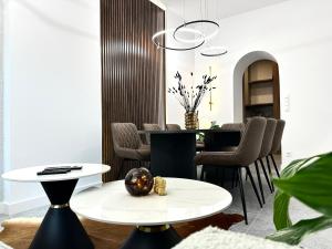 a living room with a table and chairs at Dubois Apartment - Self Check-In 20h in Wrocław +27 photos