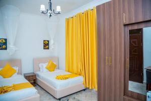 Χώρος καθιστικού στο The lit garden place