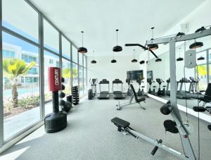 Fitness centrum a/nebo fitness zařízení v ubytování Luxury suite at Solemare suite with pool and wifi