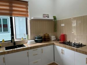 Kuchyň nebo kuchyňský kout v ubytování Homestay Tokmi Besut