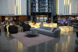 A seating area at Sheraton Istanbul Atakoy Hotel