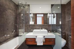 A bathroom at Sheraton Istanbul Atakoy Hotel