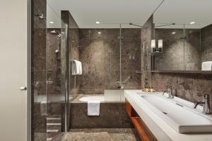 A bathroom at Sheraton Istanbul Atakoy Hotel