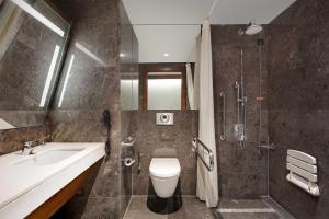 A bathroom at Sheraton Istanbul Atakoy Hotel
