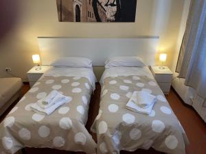 Downtown - Camere in Centro客房内的一张或多张床位