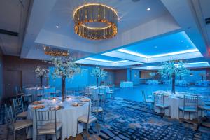 Restaurace v ubytování Sheraton Eatontown Hotel + 37 fotografií