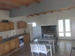 a kitchen with a table and chairs in a room at Cabañas Mimi in Villa Anizacate