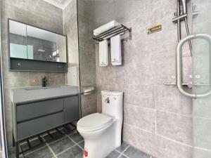 Vannituba majutusasutuses Zhangjiajie Borui Hotel - Tianmen Mountain 张家界天门山泊睿庭院酒店 +37 fotot