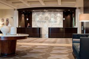 Posezení v ubytování Sheraton Cavalier Calgary Hotel