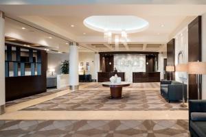 Posezení v ubytování Sheraton Cavalier Calgary Hotel