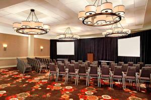 Konferenční prostory v ubytování Sheraton Cavalier Calgary Hotel + 37 fotografií