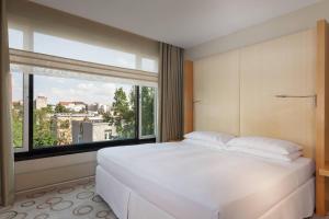 Postel nebo postele na pokoji v ubytování Sheraton Berlin Grand Hotel Esplanade