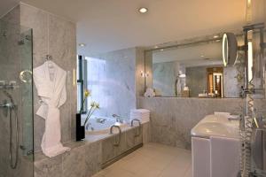 Koupelna v ubytování Sheraton Berlin Grand Hotel Esplanade