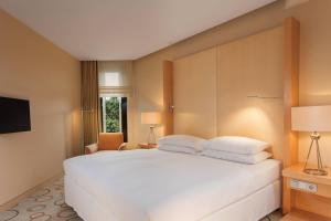 Postel nebo postele na pokoji v ubytování Sheraton Berlin Grand Hotel Esplanade