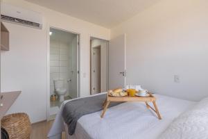 Ένα ή περισσότερα κρεβάτια σε δωμάτιο στο Mirante #307 - Espaço e estilo por Carpediem