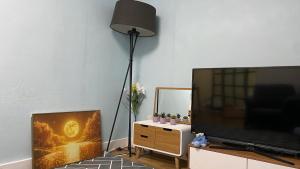 TV a/nebo společenská místnost v ubytování Sky Garden