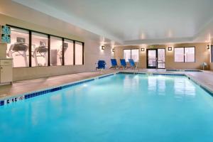 Bazén v ubytování TownePlace by Marriott Suites Elko nebo v jeho okolí