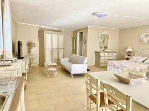 A seating area at Dependance Villa delle Ulie