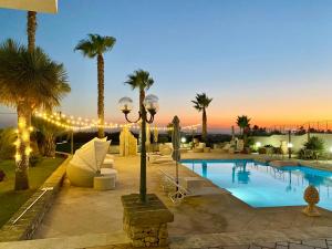 The swimming pool at or close to Dependance Villa delle Ulie