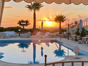 The swimming pool at or close to Dependance Villa delle Ulie