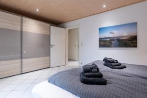 Voodi või voodid majutusasutuse Ferienhaus Deichliebe - Ihr Rückzugsort an der Nordsee toas