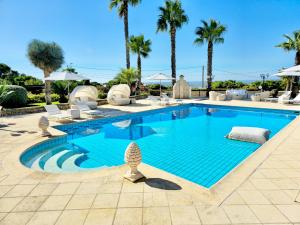 The swimming pool at or close to Dependance Villa delle Ulie