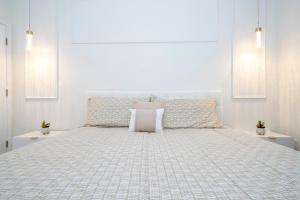 Кровать или кровати в номере 4812 BR - Enchanted Lakeside Escape Luxurious Family Retreat +35 фотографий