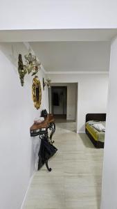 Ένα ή περισσότερα κρεβάτια σε δωμάτιο στο Квартира