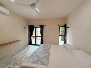 Rúm í herbergi á Kuun Beek, hotel y centro holistico