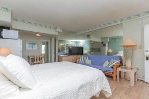 Fotografie z fotogalerie ubytování Oceanfront VA Beach Condo Enjoy Fall Festivities! v destinaci Virginia Beach