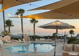 The swimming pool at or close to Dependance Villa delle Ulie