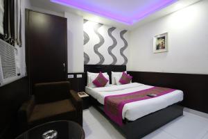 Postel nebo postele na pokoji v ubytování Hotel Hill Palace -Near Karol Bagh Metro Station