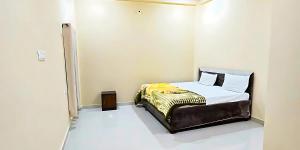 Postel nebo postele na pokoji v ubytování Hotel Siddhi Palace, Ayodhya Near Ram Mandir
