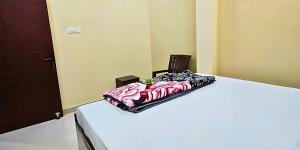 Postel nebo postele na pokoji v ubytování Hotel Siddhi Palace, Ayodhya Near Ram Mandir
